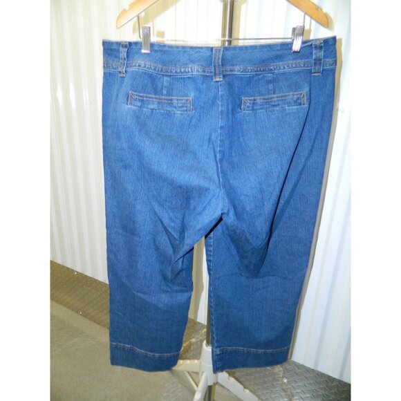 Charter Club Womens Blue Denim Capri Jeans Size 16W Classic Fit Button Accents - Picture 7 of 10